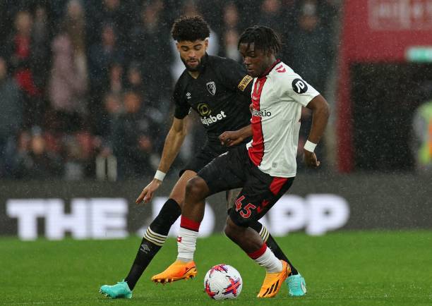 与之形成对 与之形成对